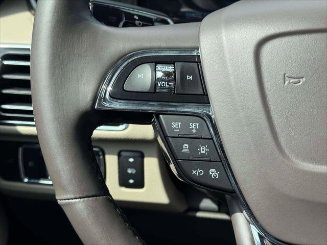 Used 2022 Lincoln Navigator 4WD image 23