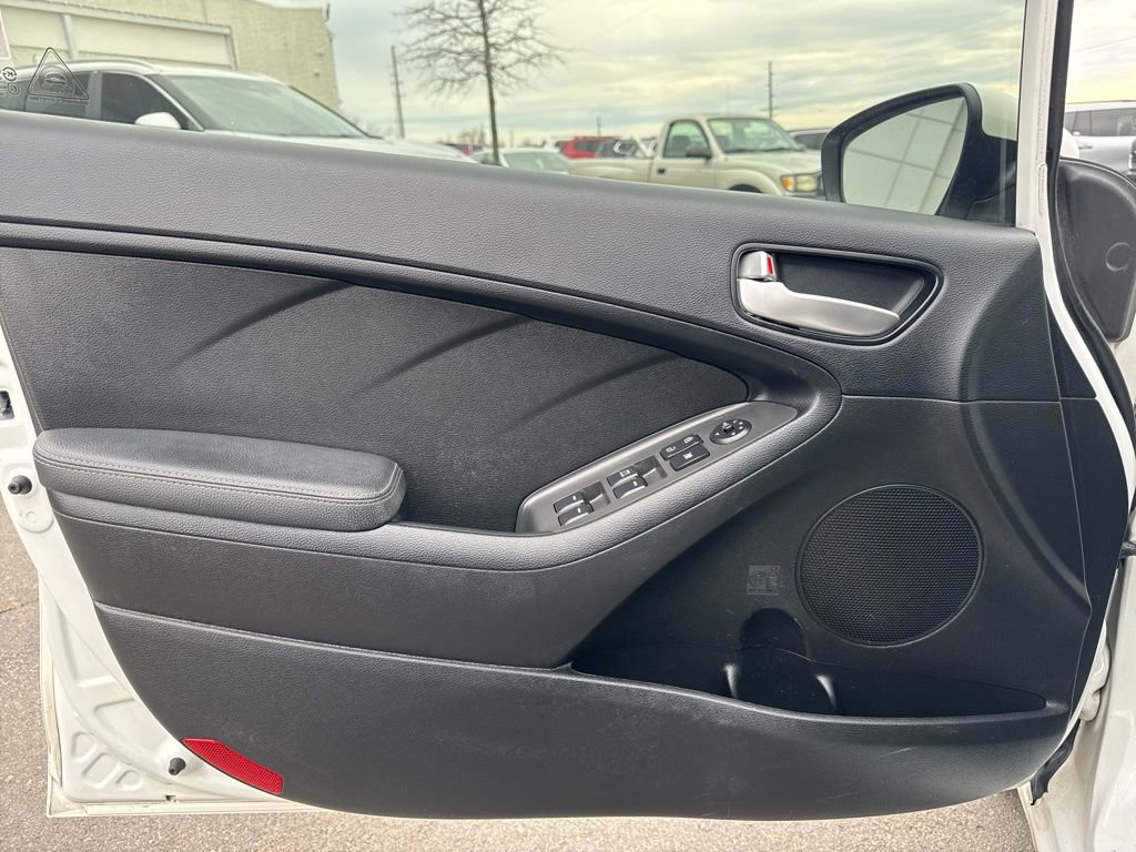 Used 2017 Kia Forte LX image 10