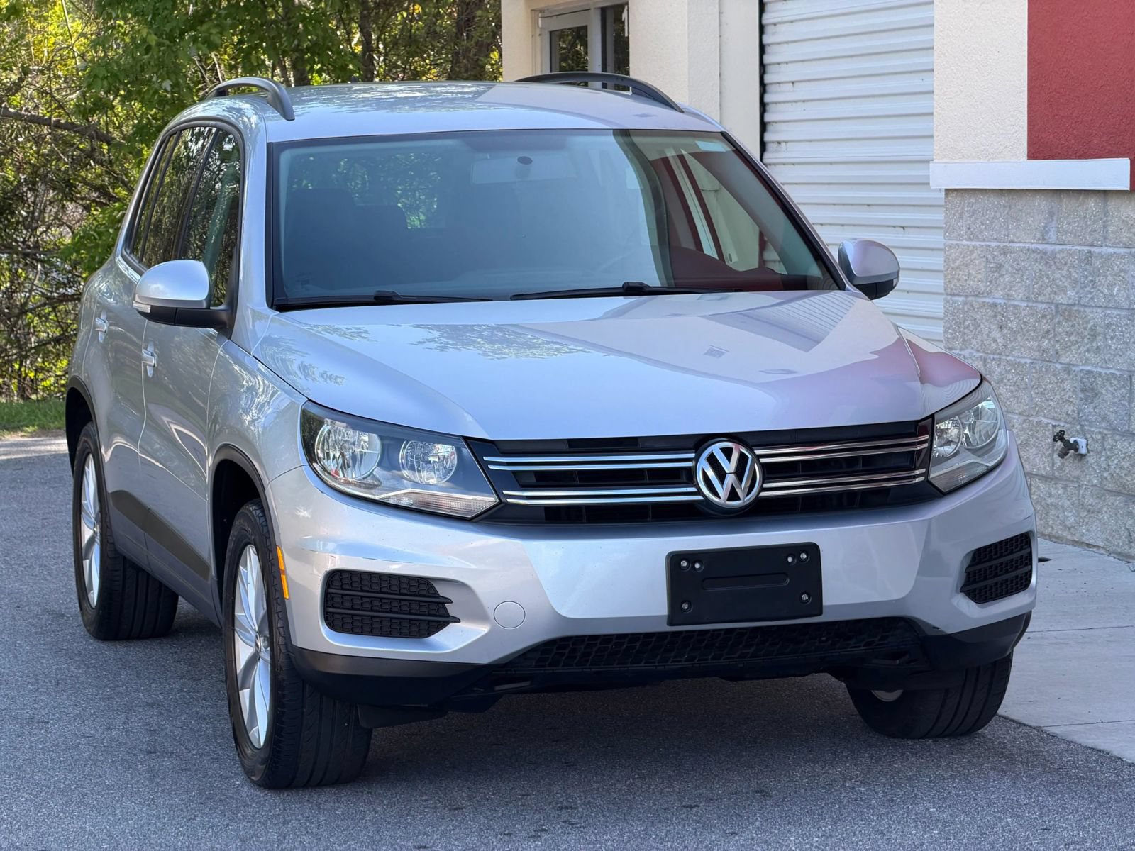 Used 2015 Volkswagen Tiguan SE FWD image 3