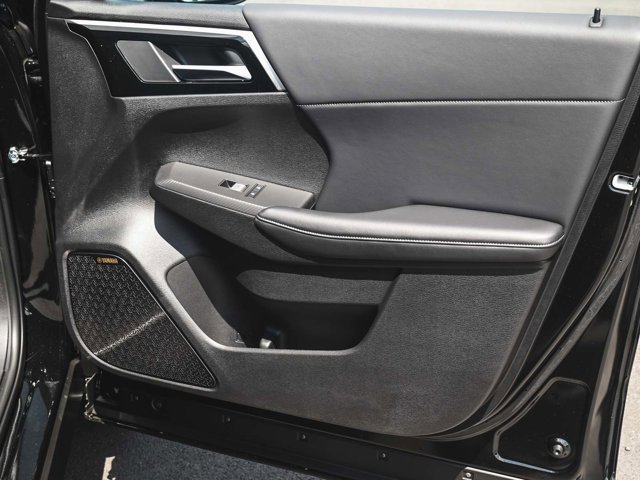 New 2025 Mitsubishi Outlander SE image 11