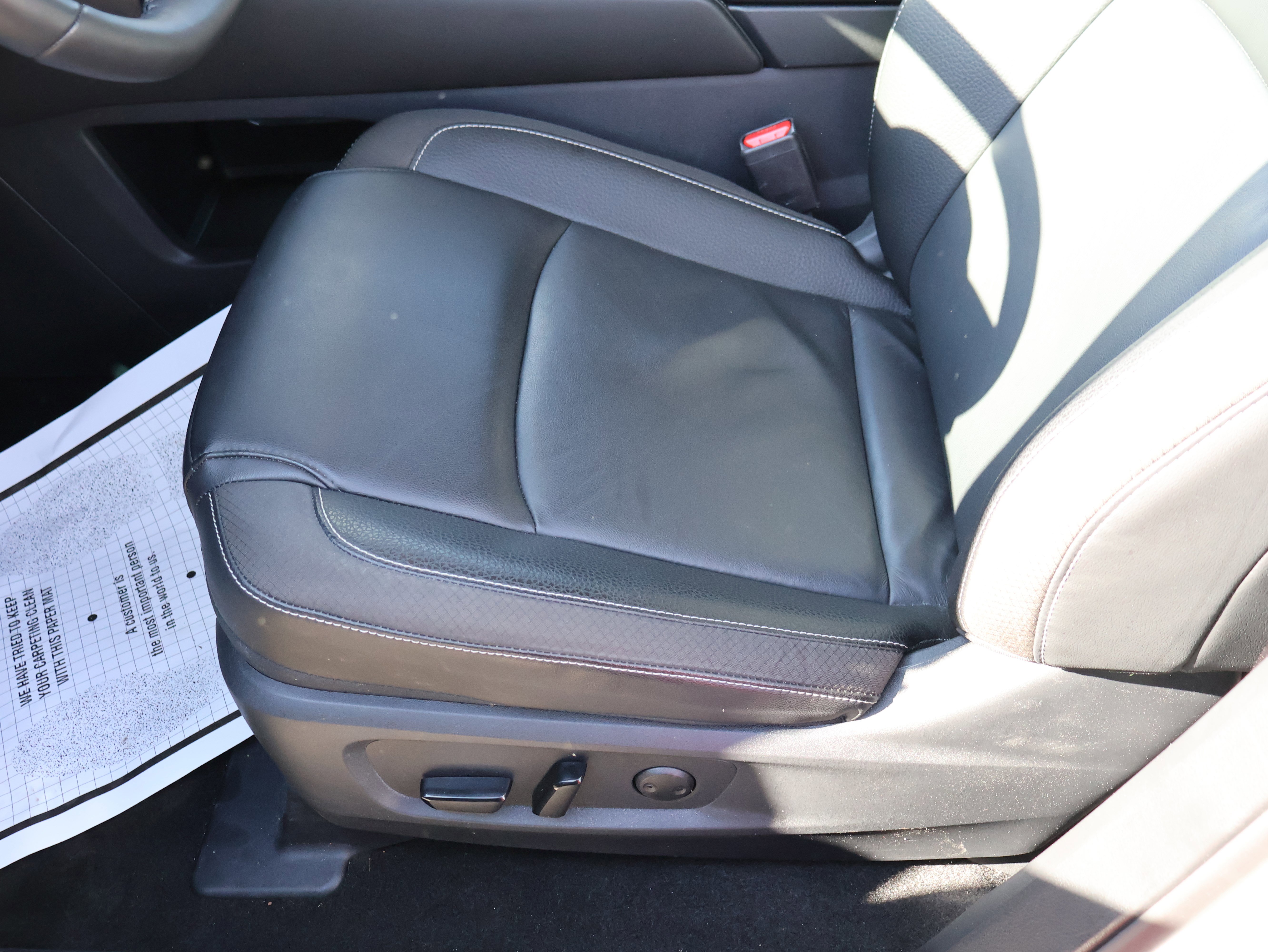 Used 2024 Nissan Pathfinder SL image 38