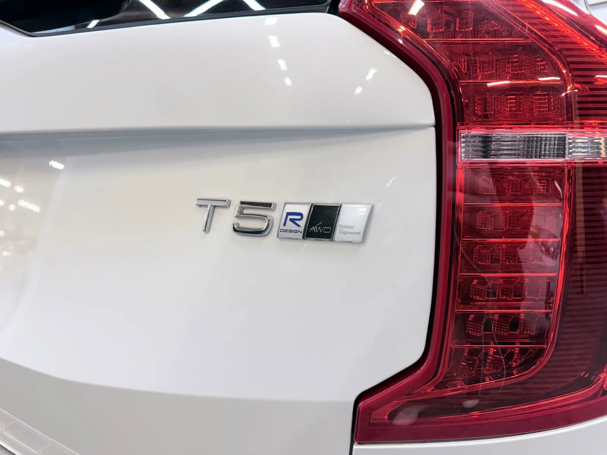 Used 2019 Volvo XC90 T5 R-Design w/ Advanced Package image 9