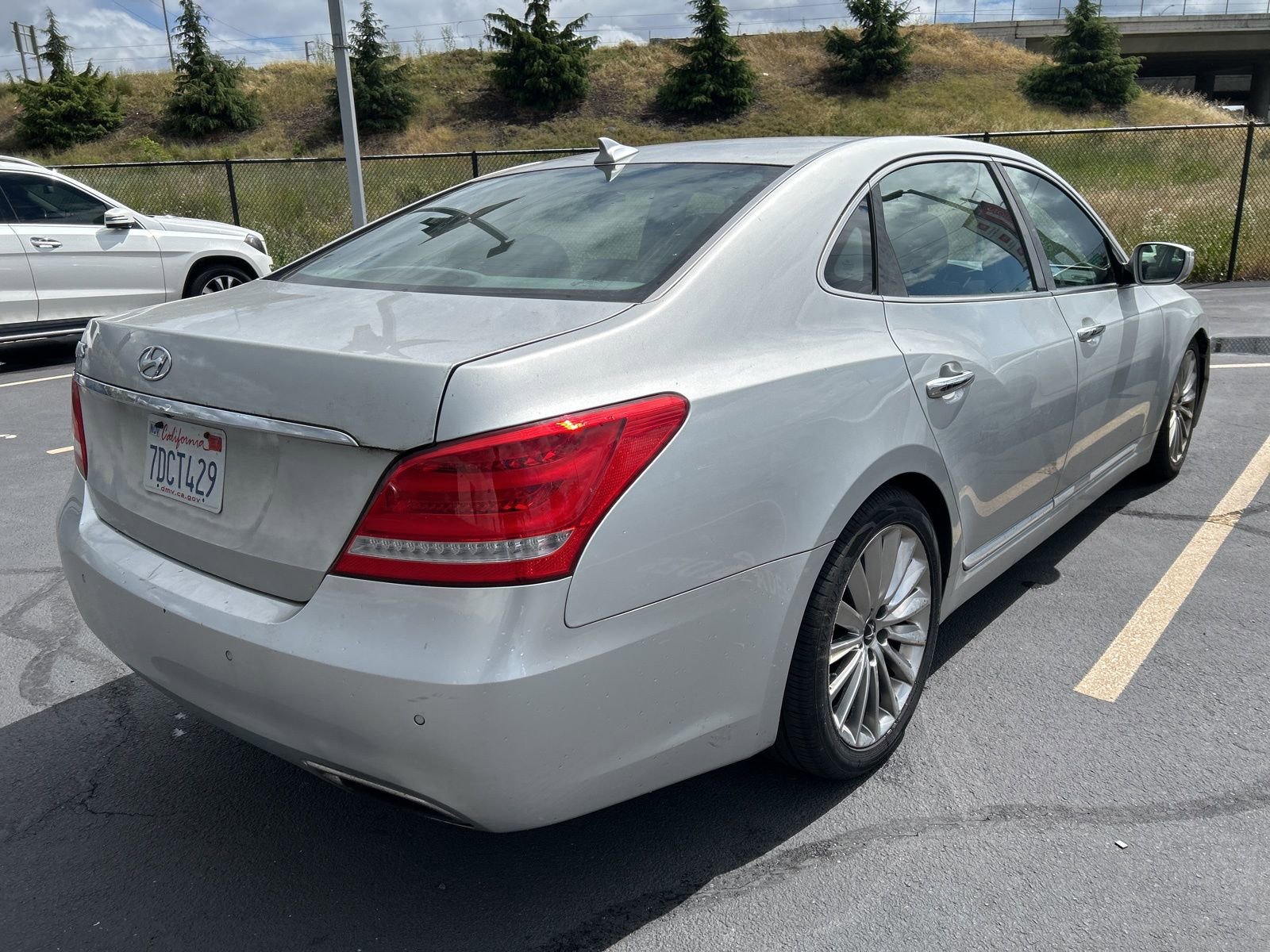 Used 2014 Hyundai Equus Signature RWD image 4