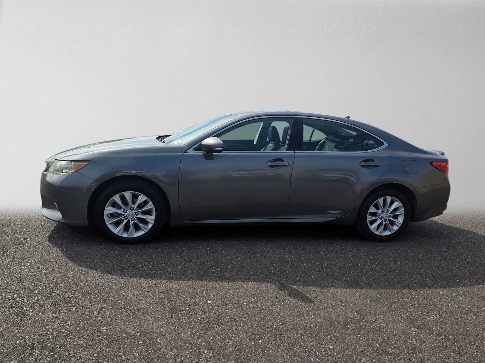 Used 2014 Lexus ES 300h w/ Luxury Package w/Bamboo Trim FWD image 6