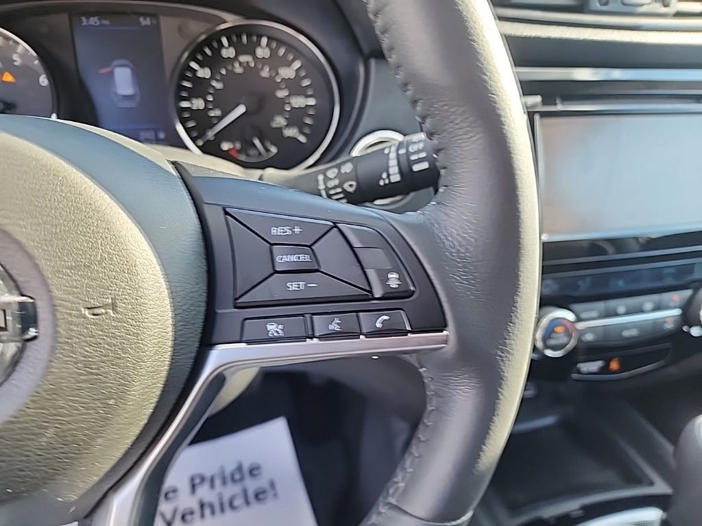 Used 2018 Nissan Rogue SV w/ Premium Package image 17