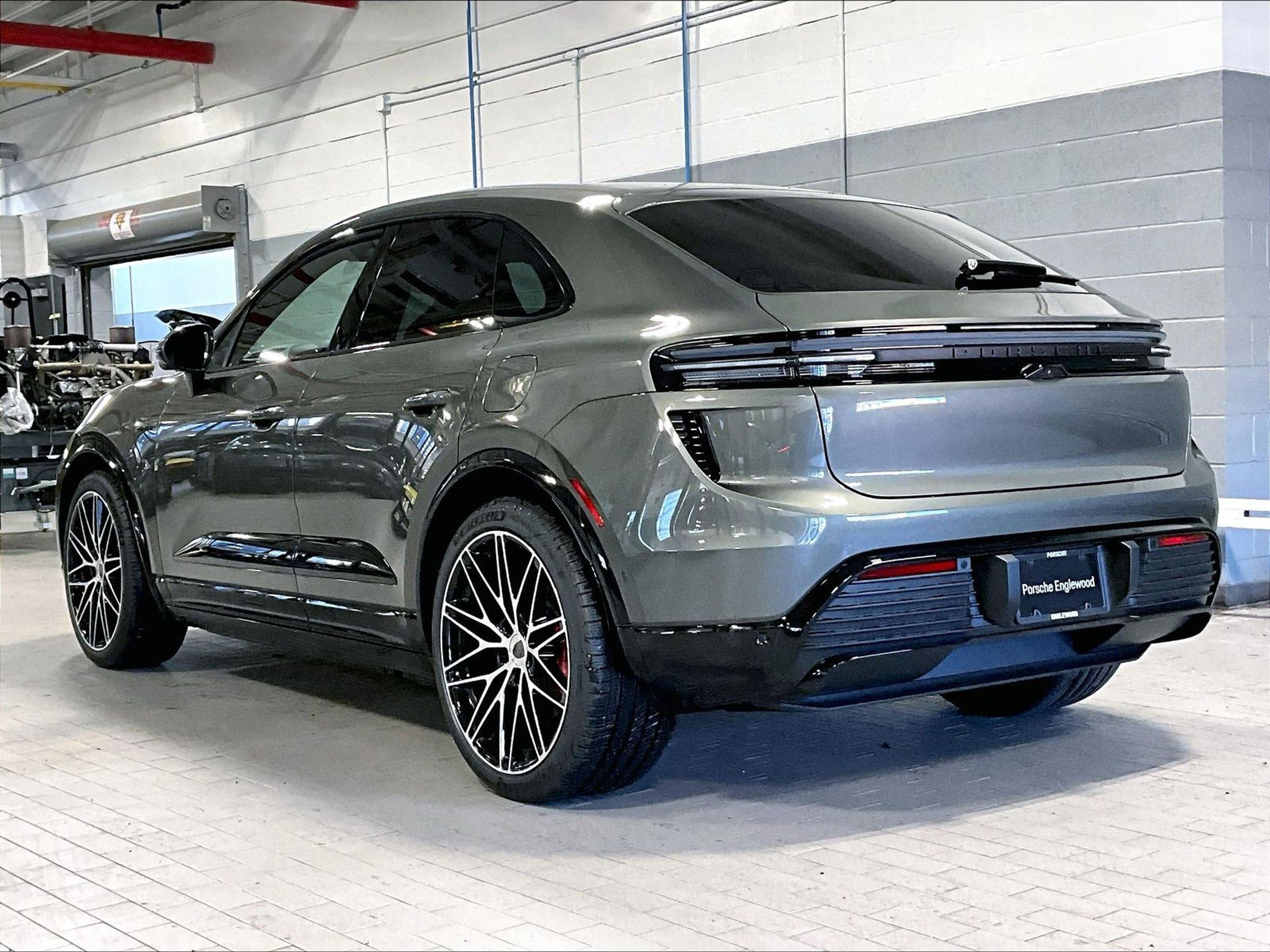 New 2026 Porsche Macan Turbo Electric AWD/4WD image 3