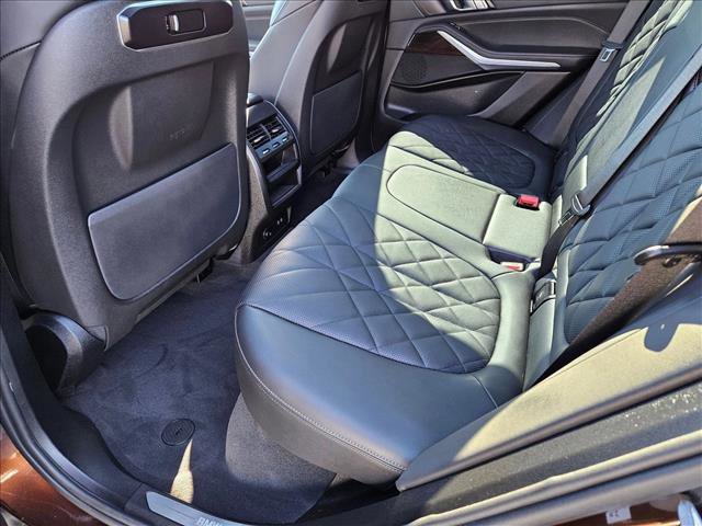 Used 2025 BMW X5 xDrive40i w/ Parking Assistance Package image 18