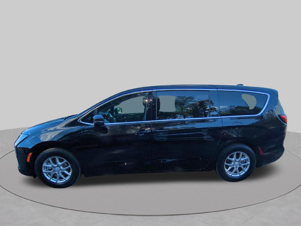New 2027 Chrysler Pacifica Select FWD image 7