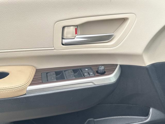 Used 2024 Toyota Sienna XLE image 25