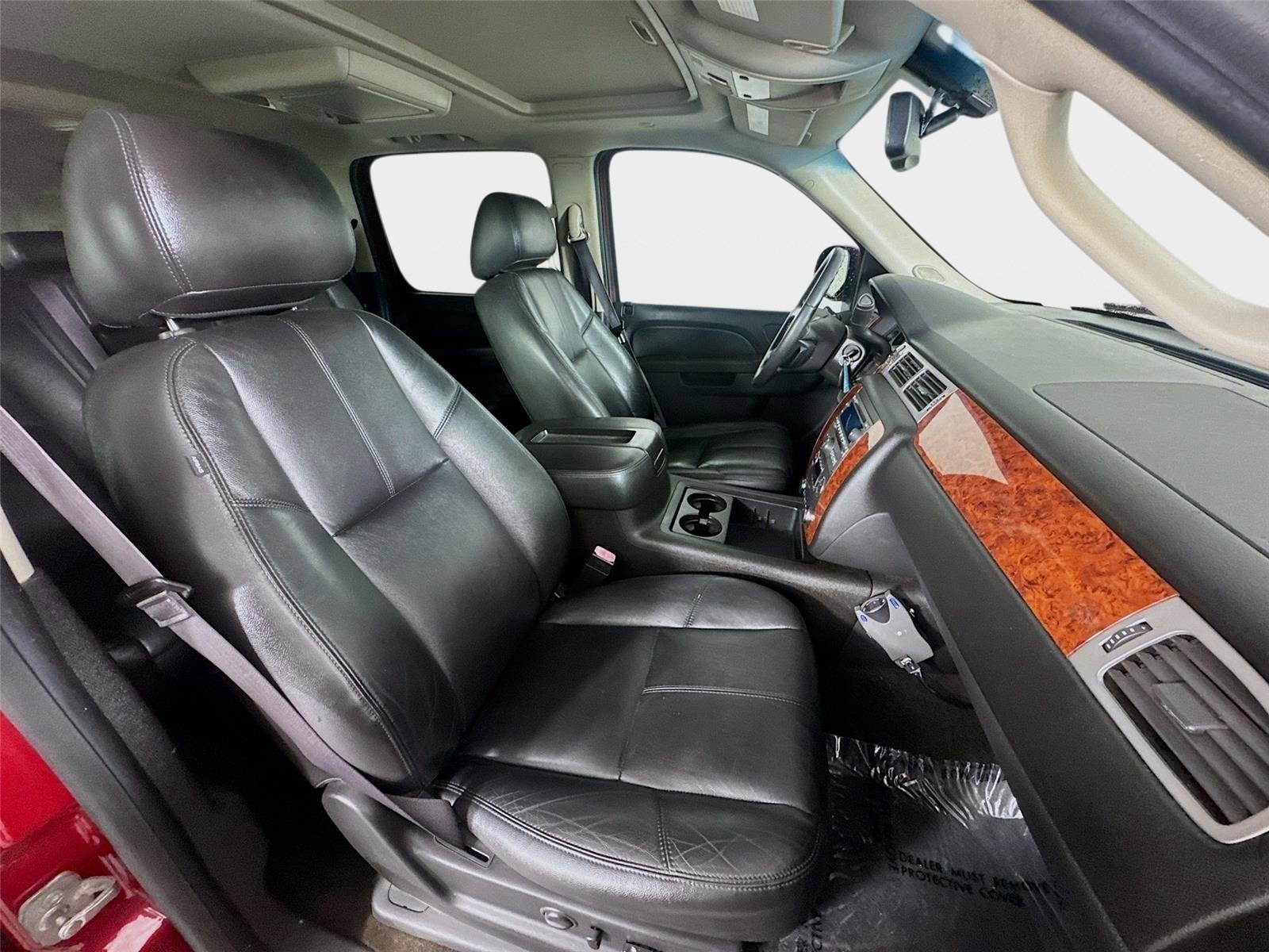Used 2014 Chevrolet Suburban LT w/ Luxury Package AWD/4WD image 28