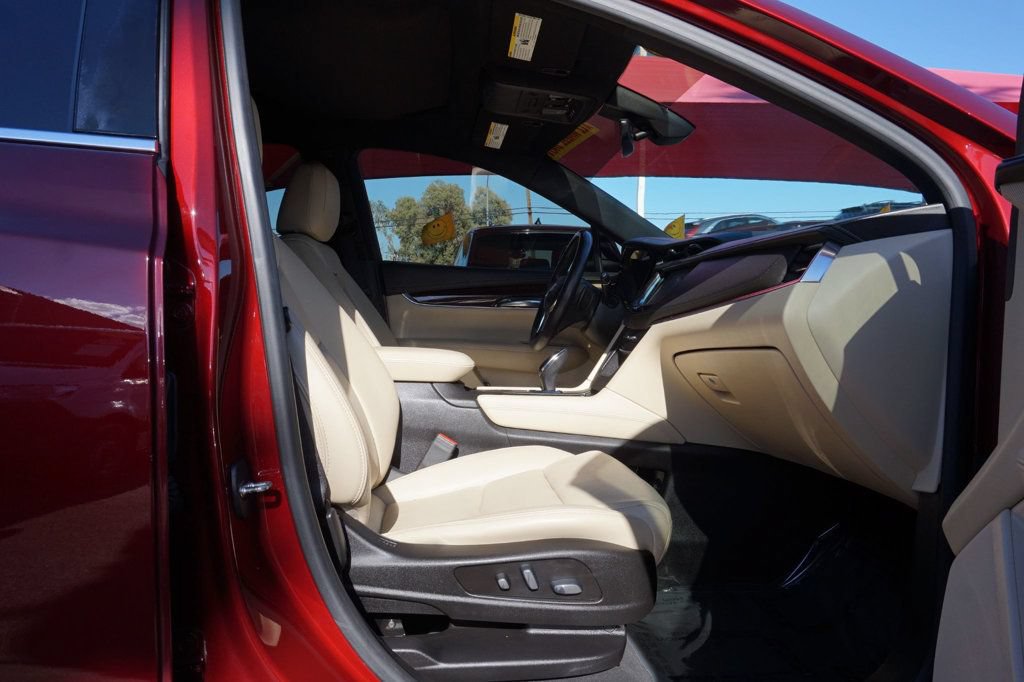 Used 2017 Cadillac XT5 Luxury w/ Driver Awareness Package AWD/4WD image 21