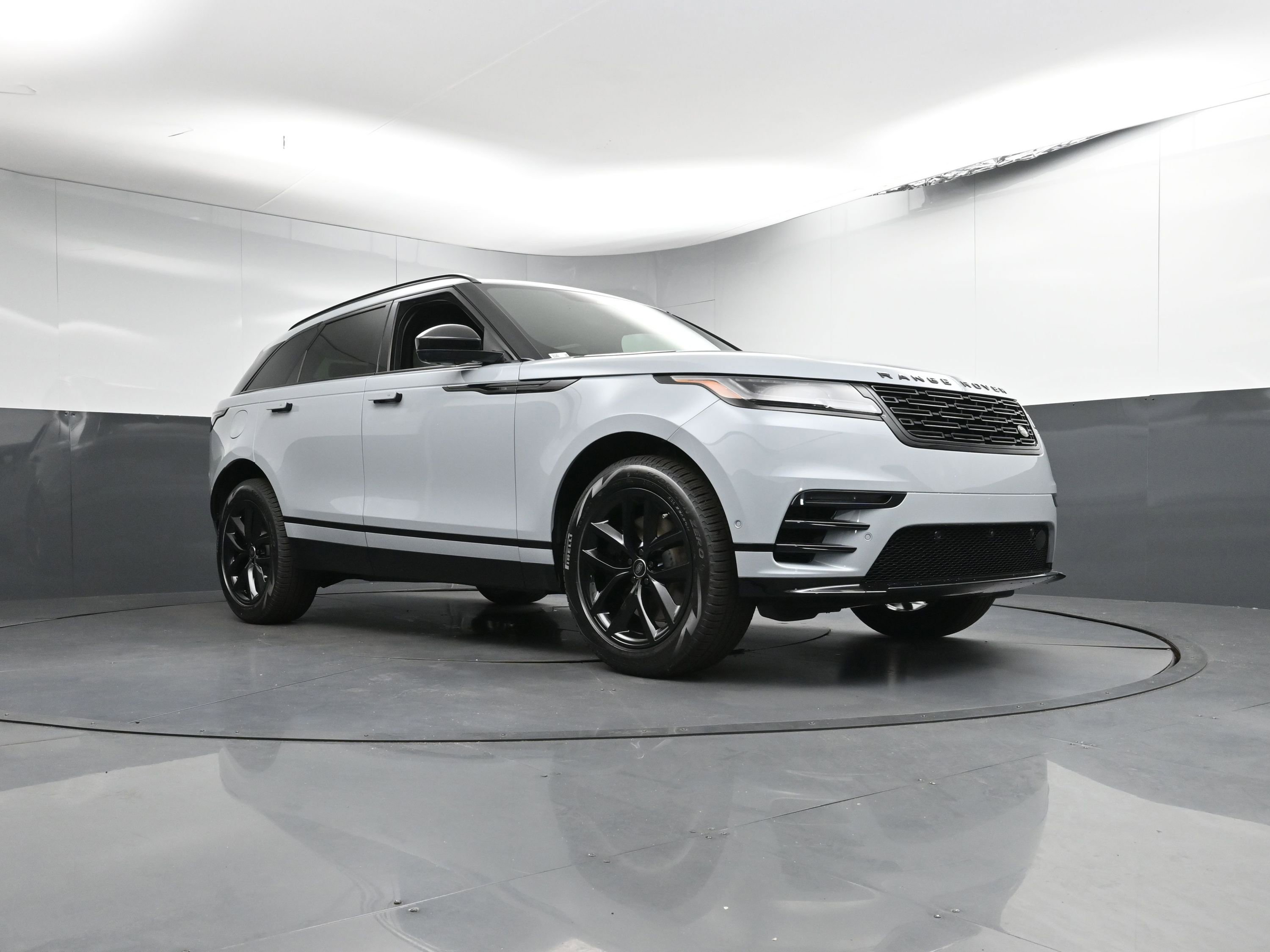 New 2026 Land Rover Range Rover Velar Dynamic SE image 27