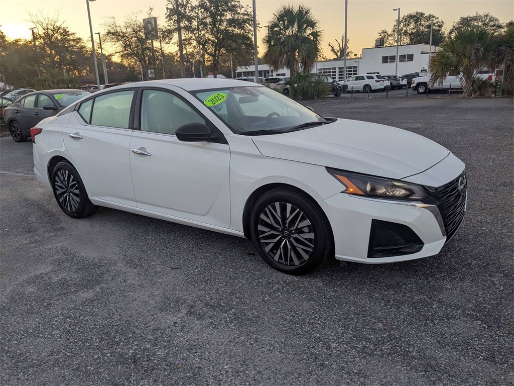 Used 2025 Nissan Altima 2.5 SV image 2