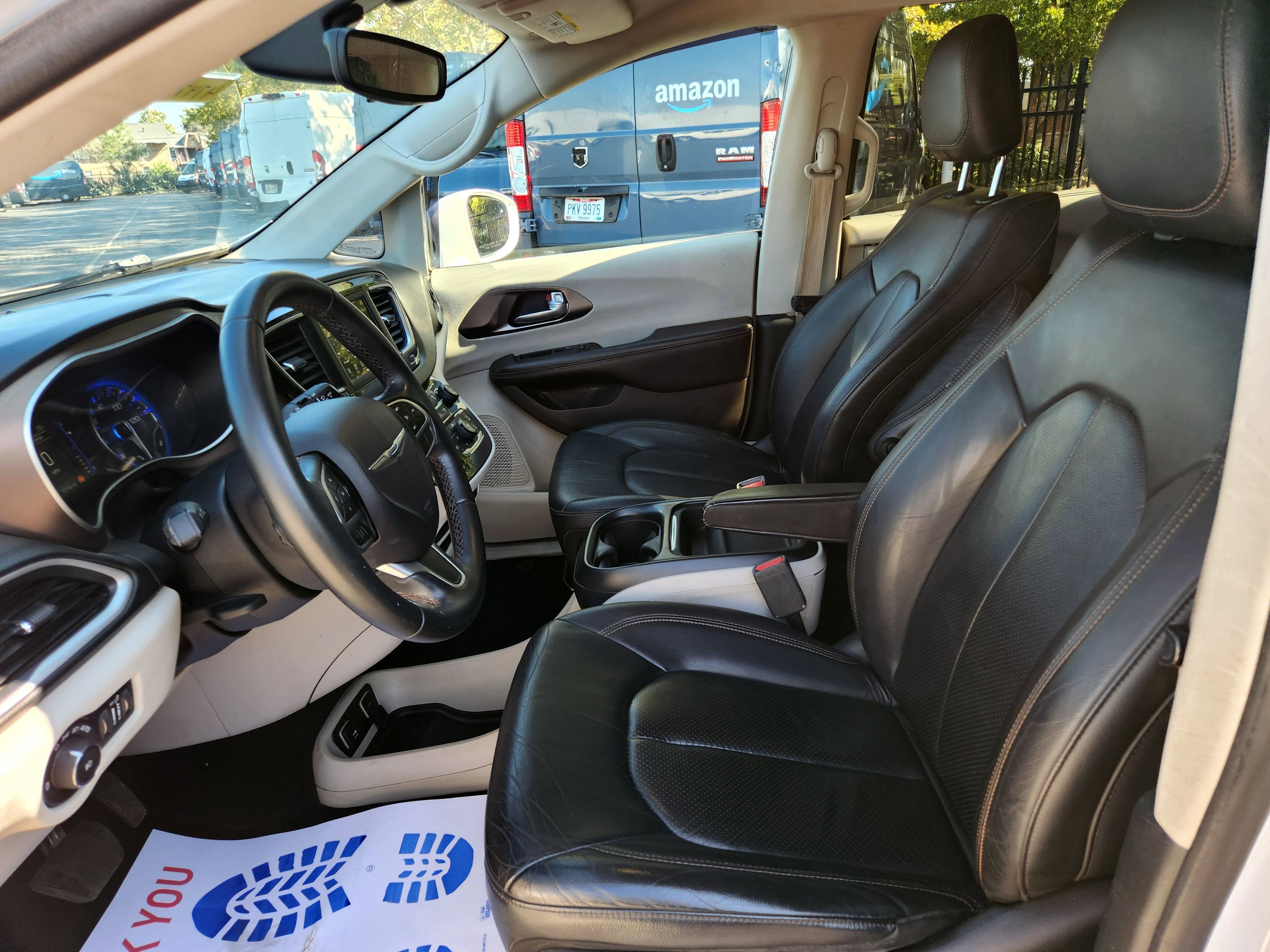 Used 2018 Chrysler Pacifica Touring-L image 16