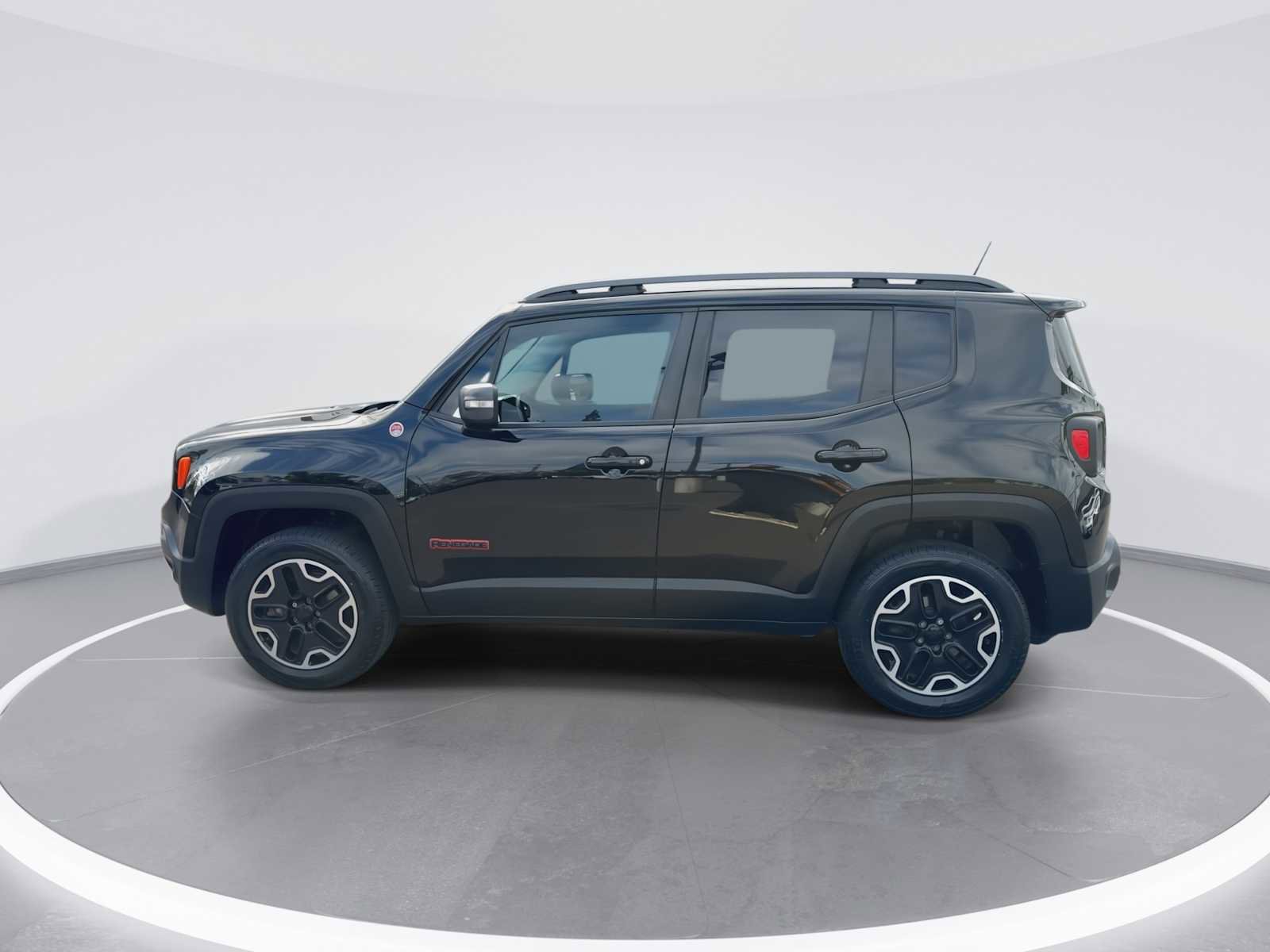 Used 2015 Jeep Renegade Trailhawk w/ Popular Equipment Group AWD/4WD image 5