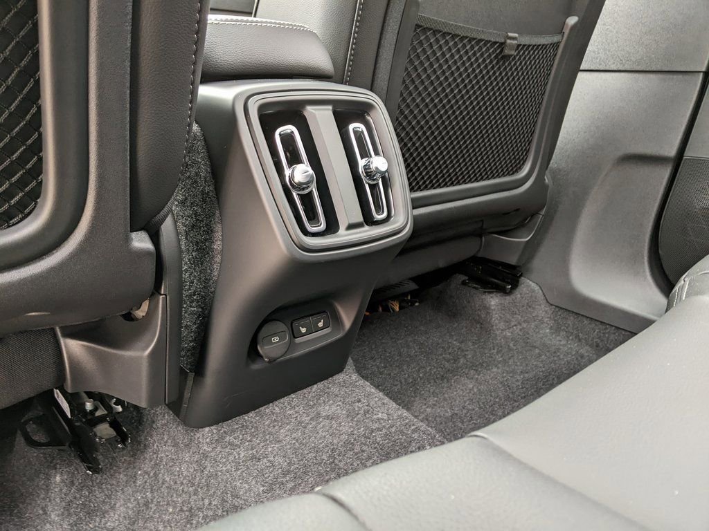 Certified 2025 Volvo XC40 B5 Ultra w/ Climate Package image 24