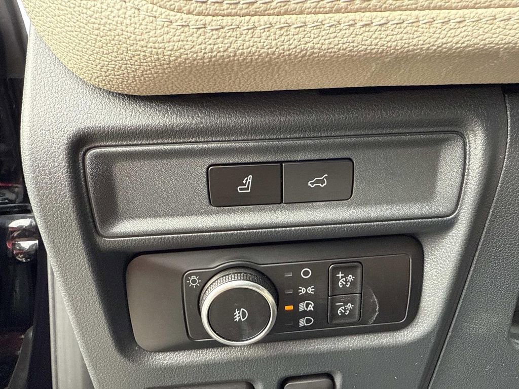 Used 2023 Ford Expedition Limited image 39