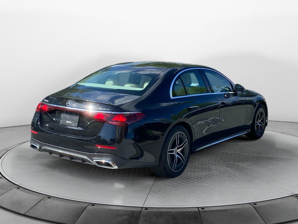 Used 2025 Mercedes-Benz E 350 4MATIC Sedan image 7