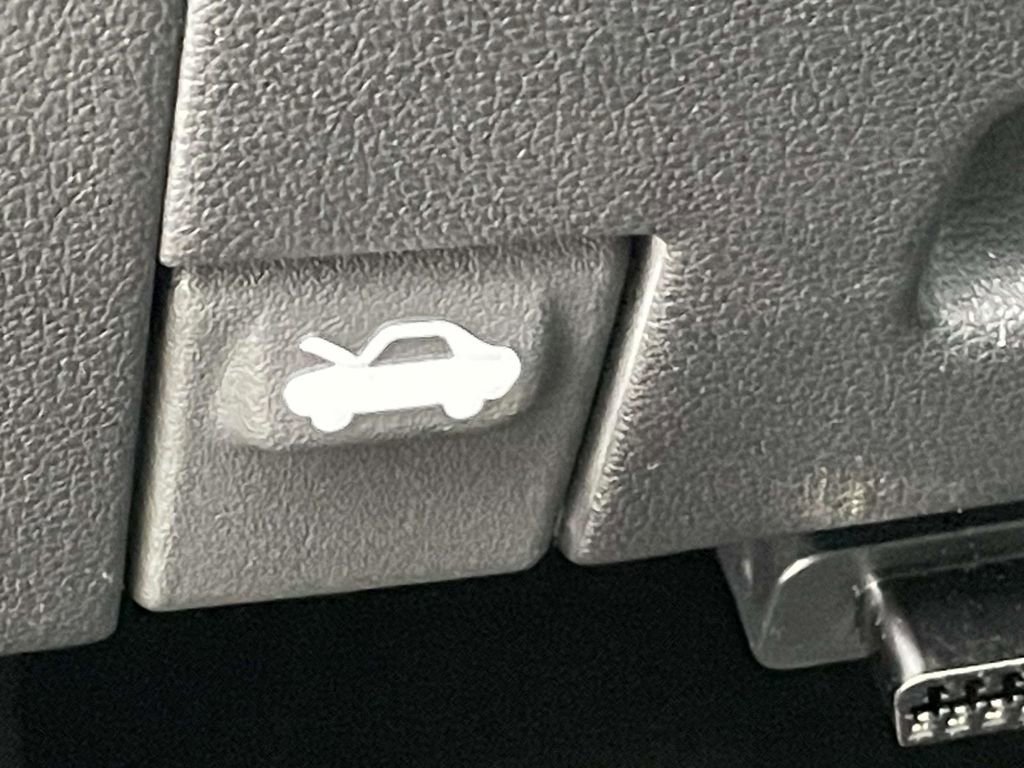 Used 2020 Hyundai Venue SEL image 16
