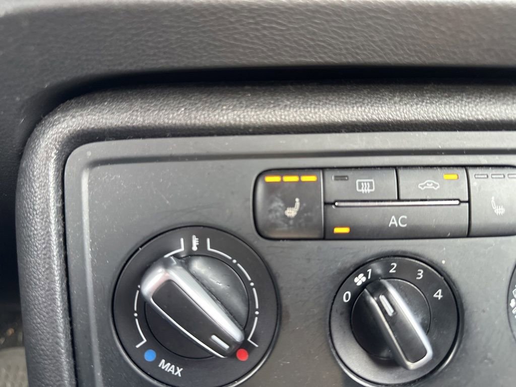 Used 2012 Volkswagen Beetle 2.5 image 5