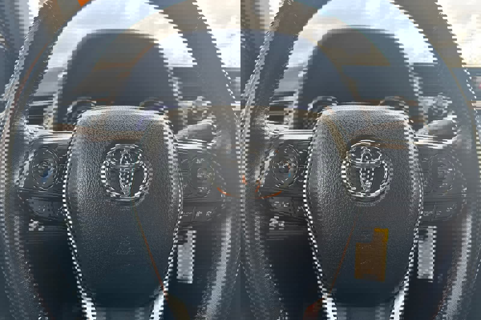 Used 2019 Toyota Camry SE w/ Carpet Mat Package image 22