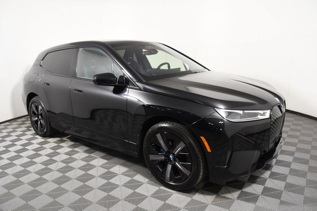 Used 2023 BMW iX xDrive50 w/ Sport Package AWD/4WD image 8