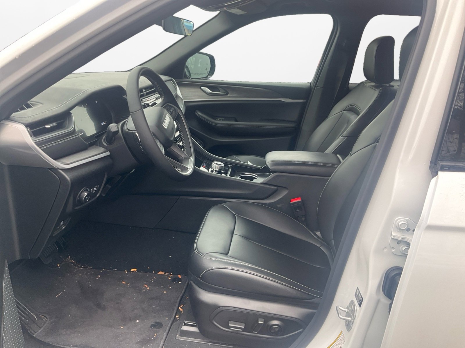 Used 2025 Jeep Grand Cherokee Limited image 9