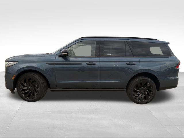 New 2027 Lincoln Navigator Reserve w/ Jet Appearance Package AWD/4WD image 3