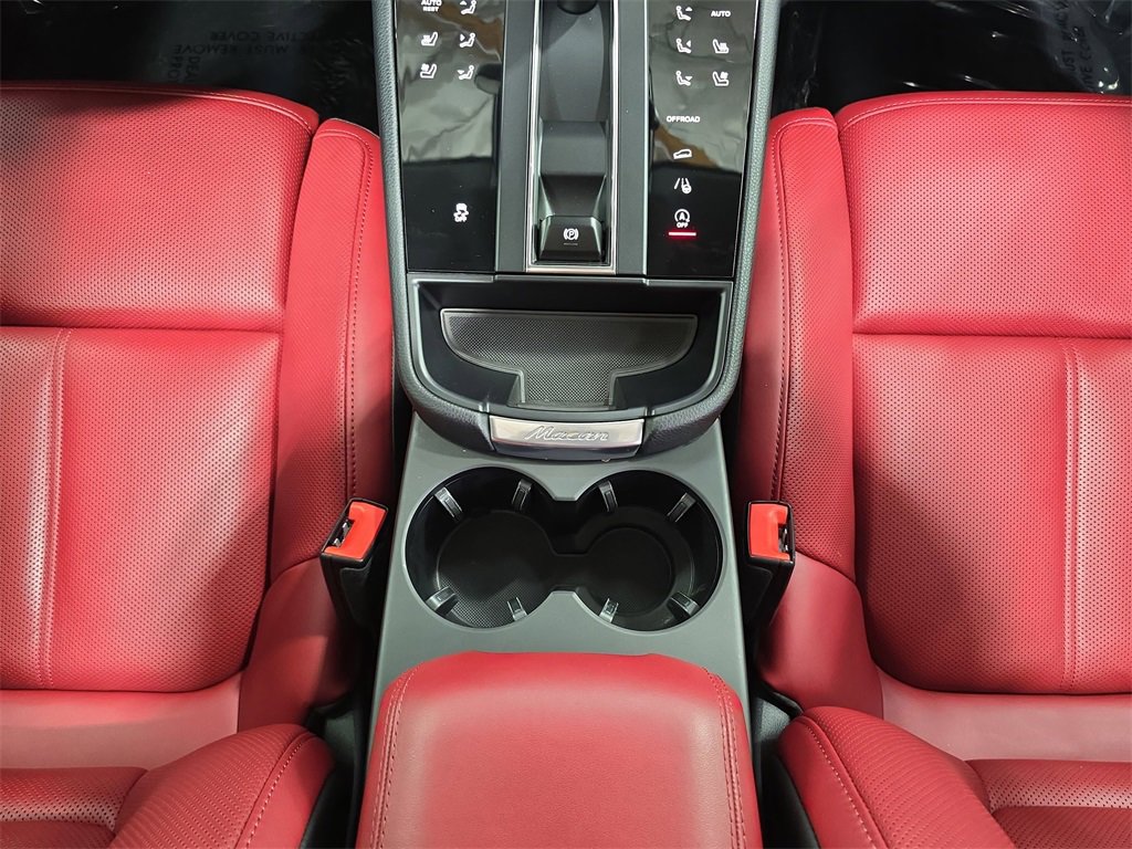 Used 2025 Porsche Macan image 20