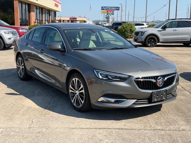 Used 2018 Buick Regal Essence w/ Driver Confidence Package #1 FWD image 1