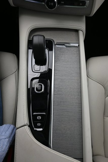 Used 2025 Volvo XC90 B6 Plus w/ Protection Package Premier AWD/4WD image 11