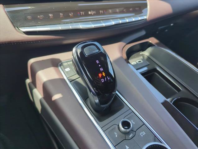 Used 2024 Cadillac Escalade ESV Sport Platinum w/ LPO, ONYX Package AWD/4WD image 10