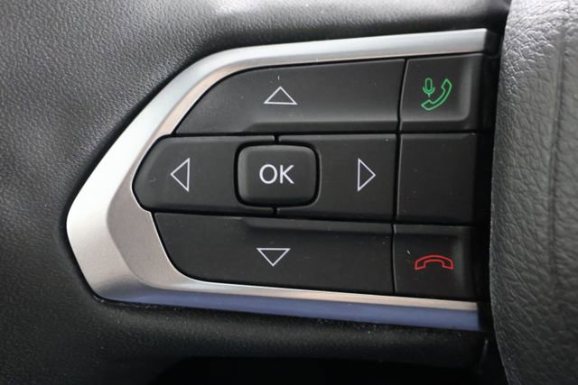 Used 2023 Jeep Compass Latitude image 11