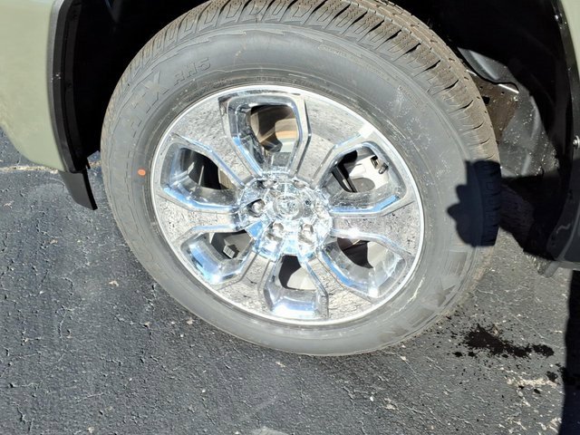 New 2026 RAM 1500 4x4 Crew Cab image 6