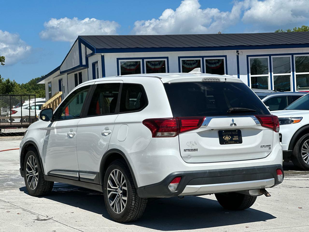 Used 2017 Mitsubishi Outlander SE AWD/4WD image 5