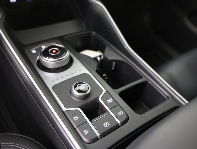 Used 2021 Kia Sorento S image 9