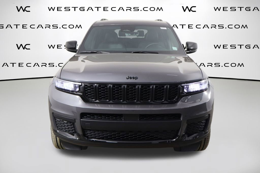 Used 2025 Jeep Grand Cherokee L Altitude image 2