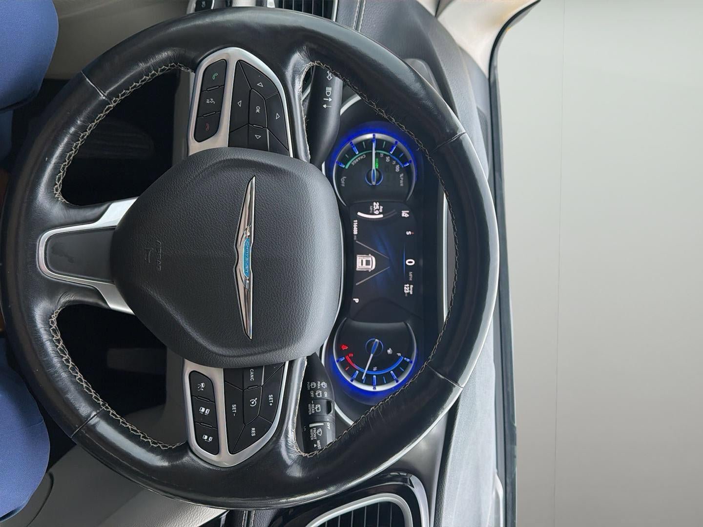 Used 2021 Chrysler Pacifica Touring-L FWD image 18