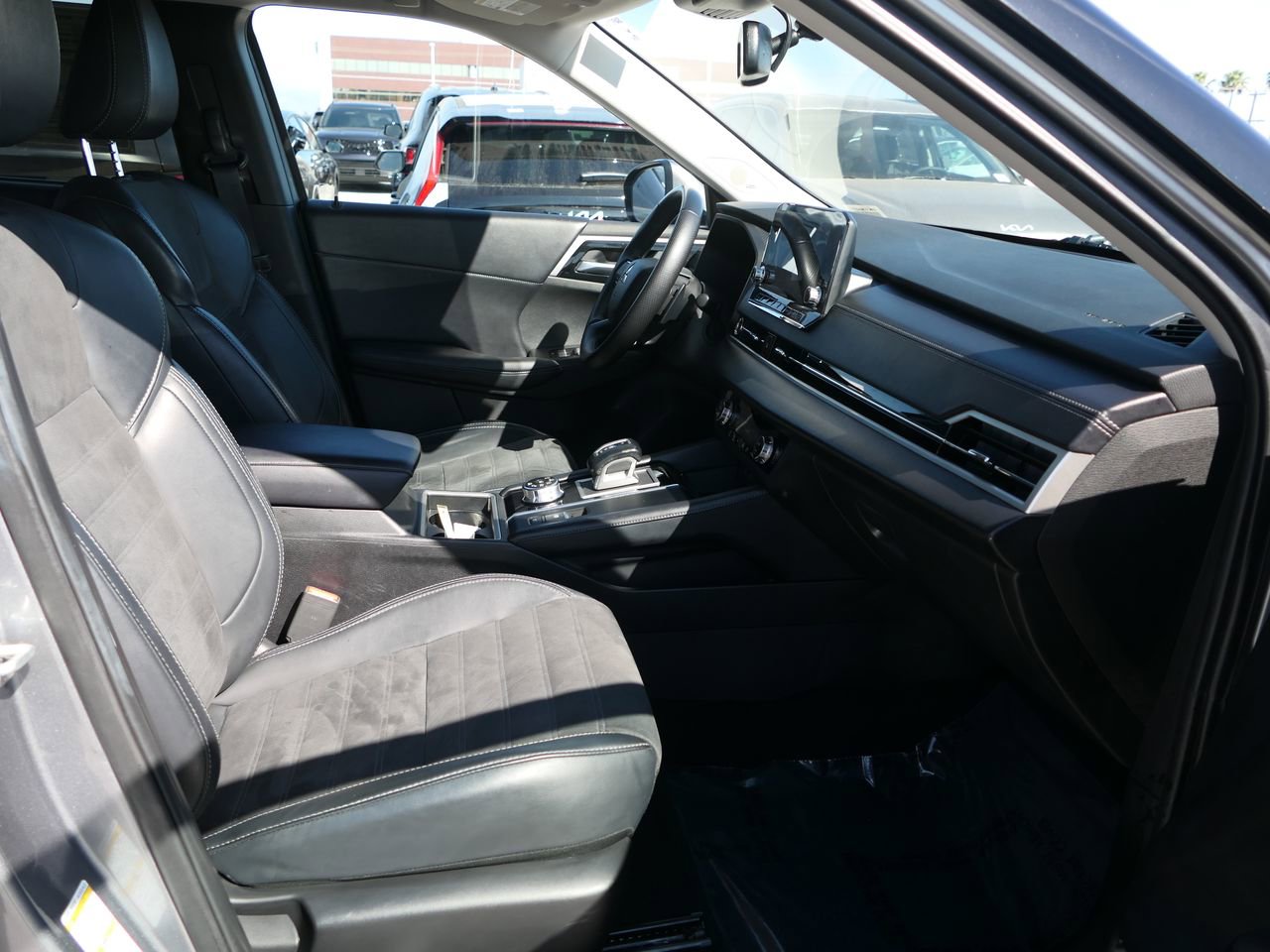 Used 2024 Mitsubishi Outlander SE image 28