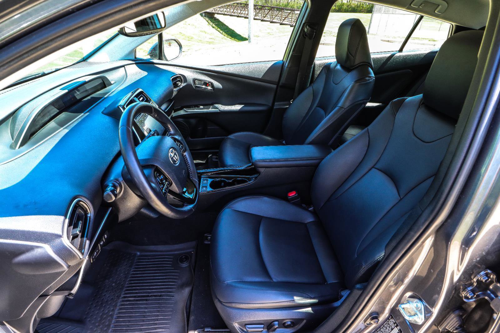 Used 2021 Toyota Prius XLE FWD image 34