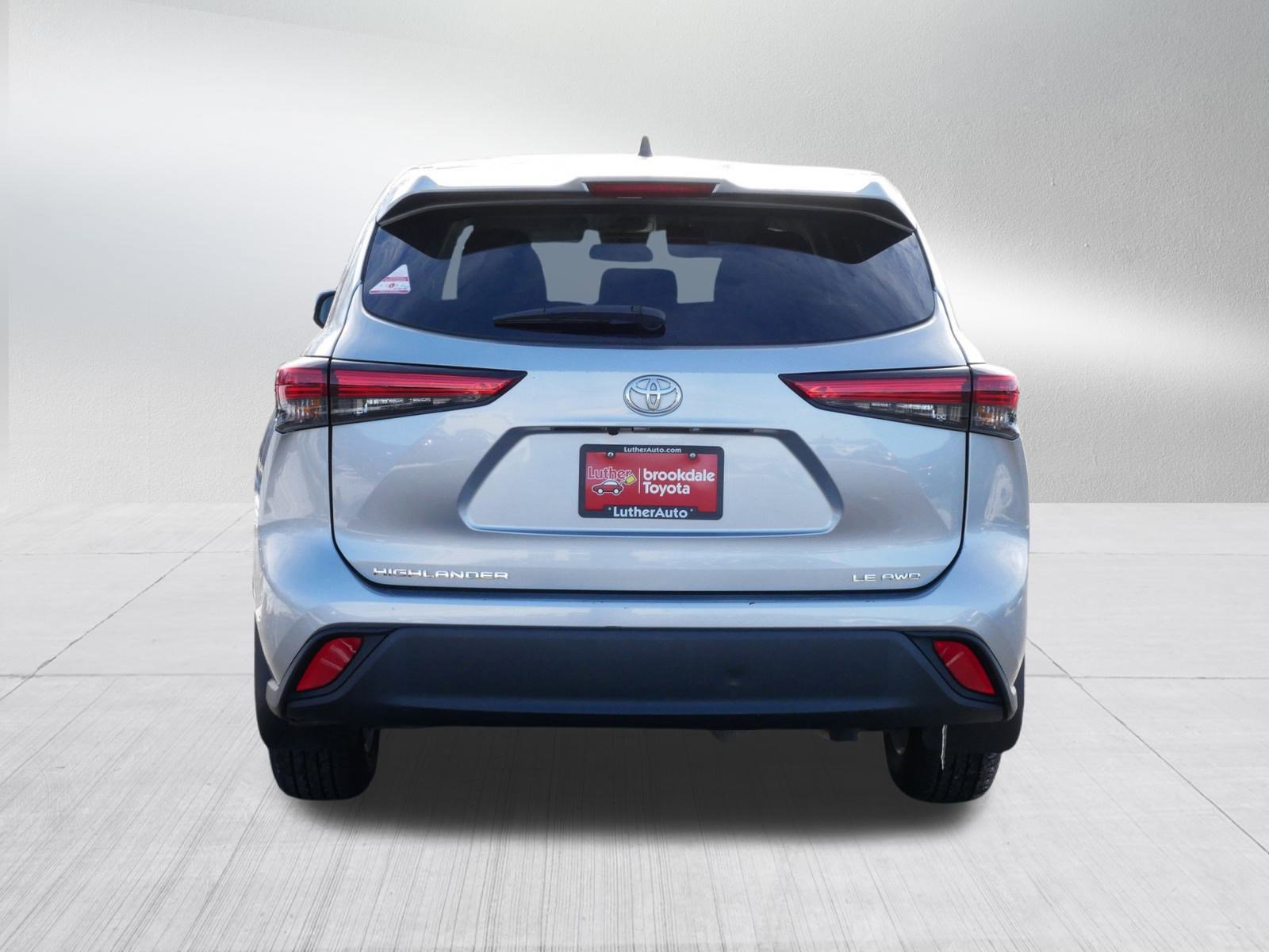 Used 2022 Toyota Highlander LE image 6