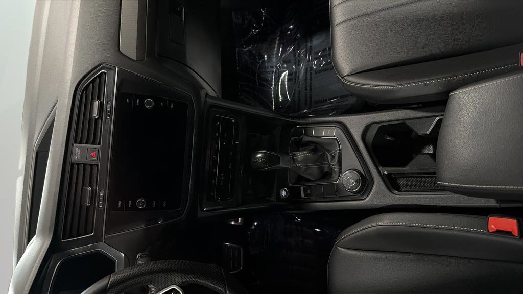 Used 2022 Volkswagen Tiguan SE R-Line image 18