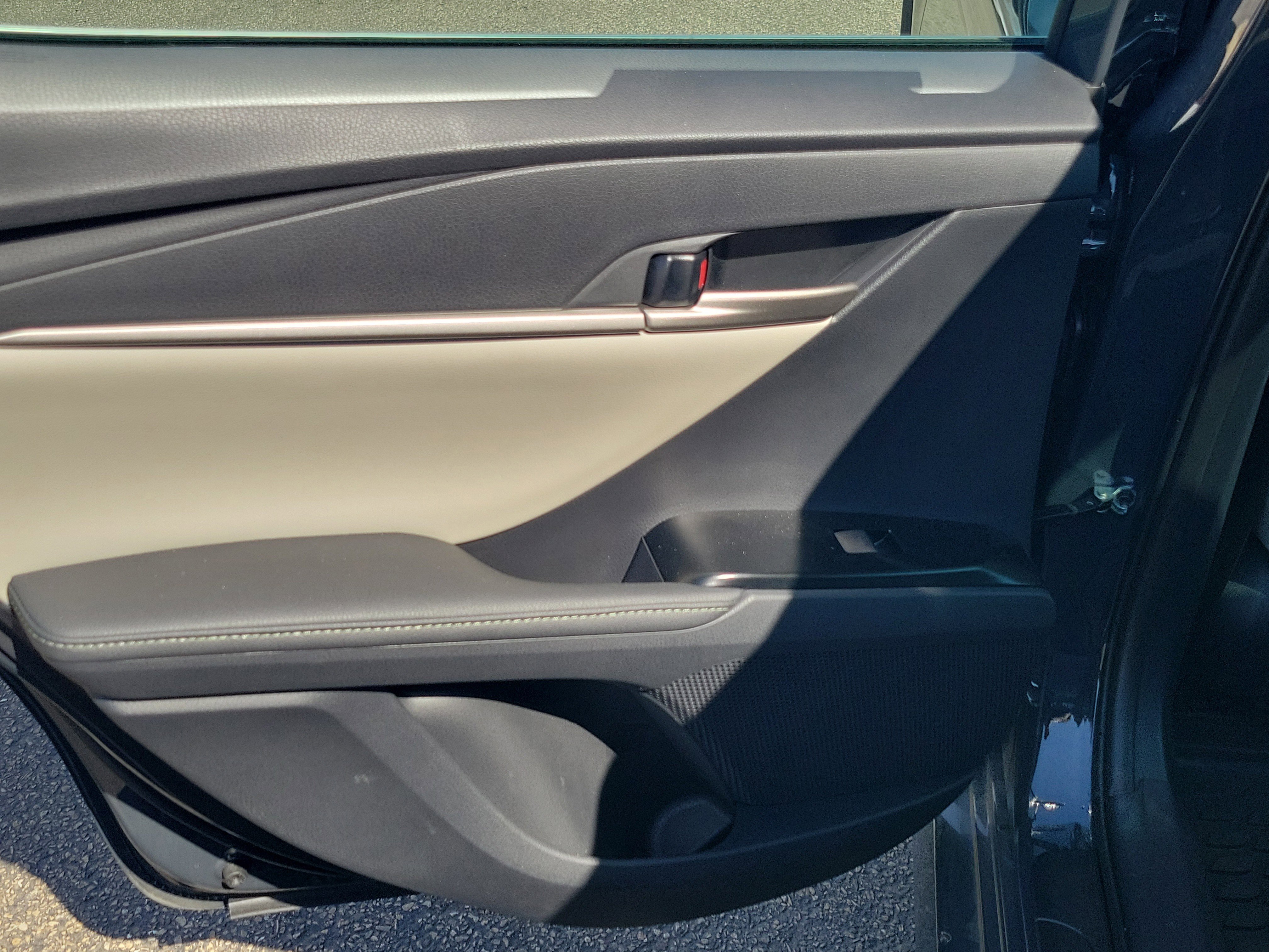 Used 2025 Toyota Camry XLE w/ Premium Plus Package image 10