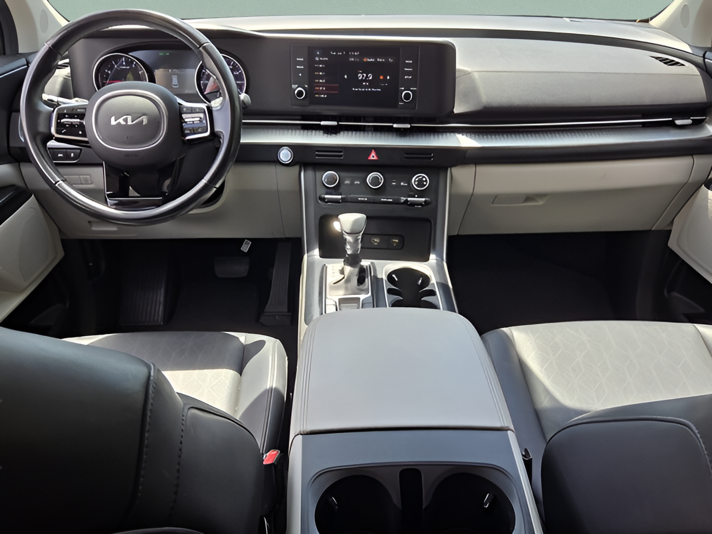 Used 2023 Kia Carnival LX FWD image 12