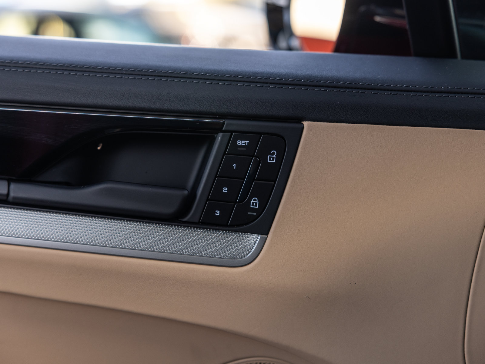 Certified 2025 Porsche Cayenne E-Hybrid Coupe AWD/4WD image 44
