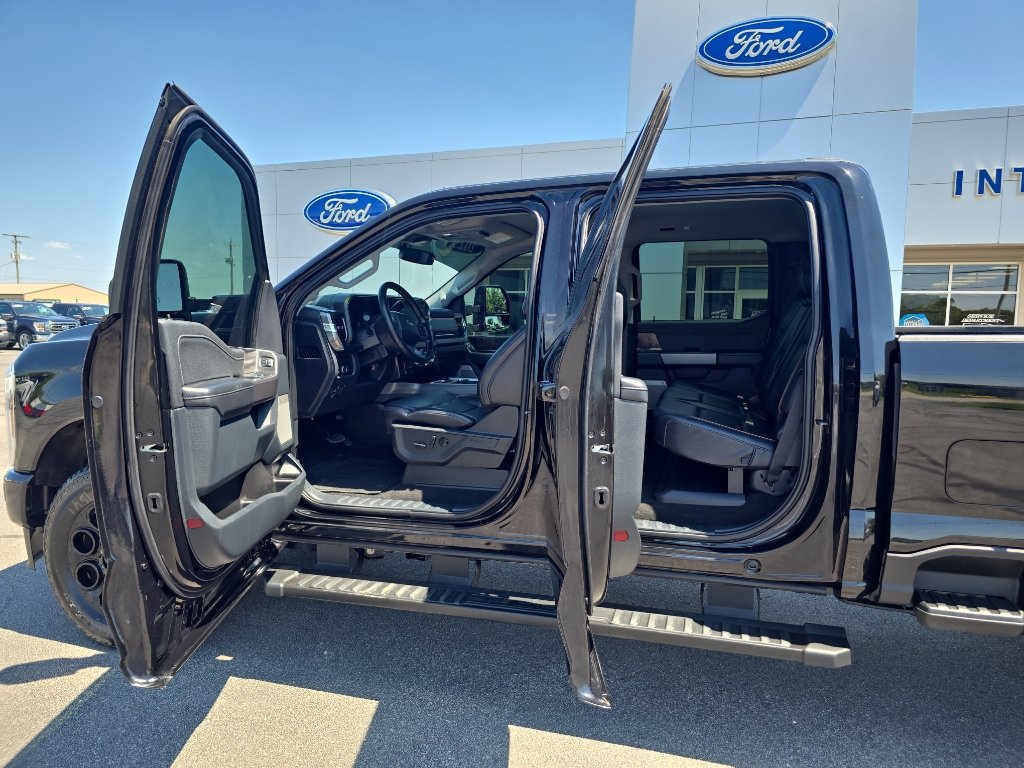 Used 2025 Ford F350 Lariat w/ Lariat Ultimate Package AWD/4WD image 14