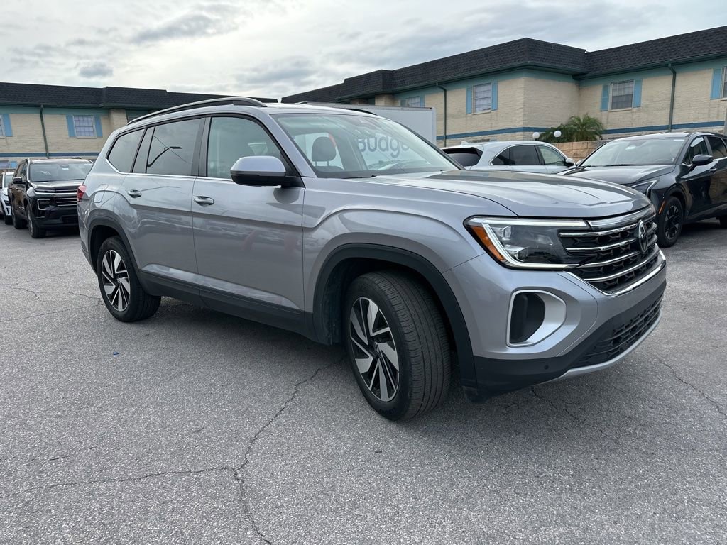 Used 2025 Volkswagen Atlas SE FWD image 2