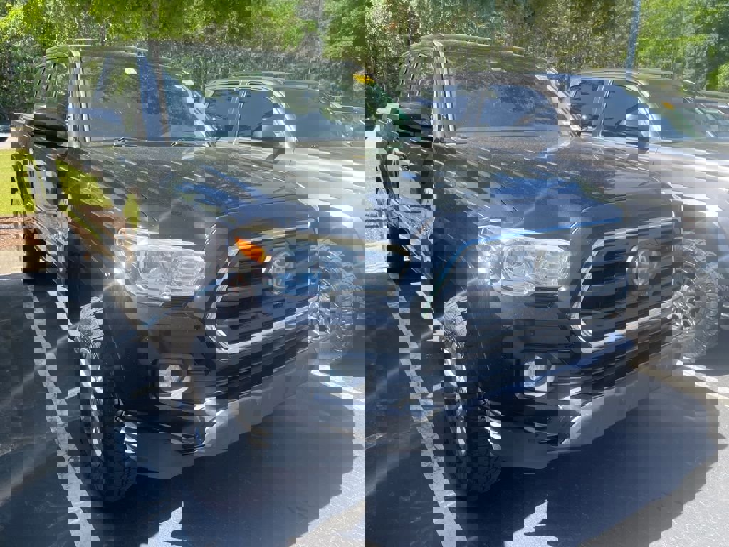 Used 2019 Toyota Tacoma SR5 image 2