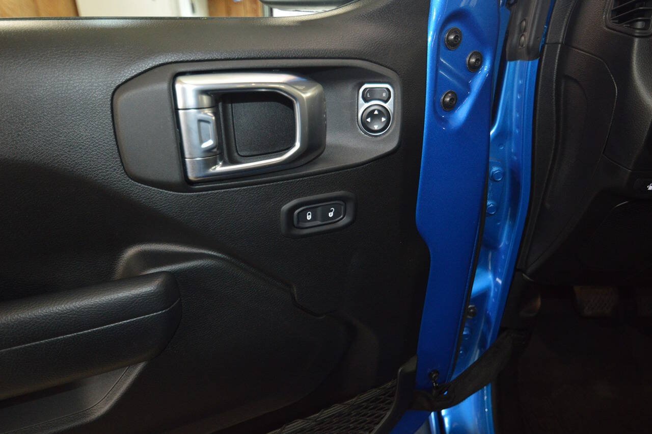 Used 2024 Jeep Wrangler Unlimited w/ Convenience Group AWD/4WD image 28