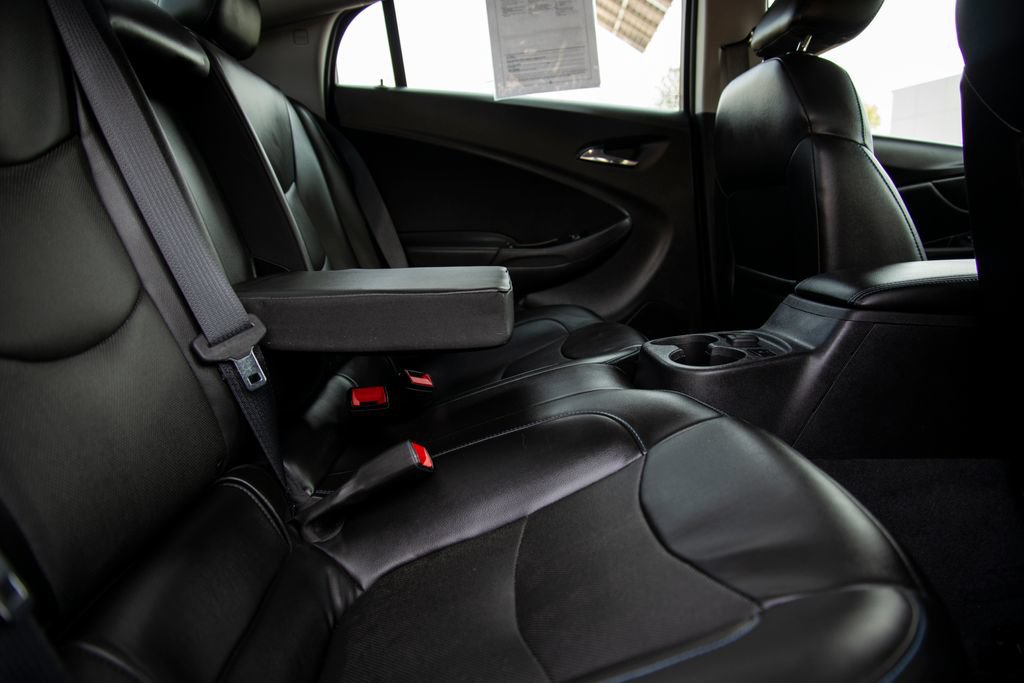 Used 2018 Chevrolet Volt Premier w/ Driver Confidence Package FWD image 14